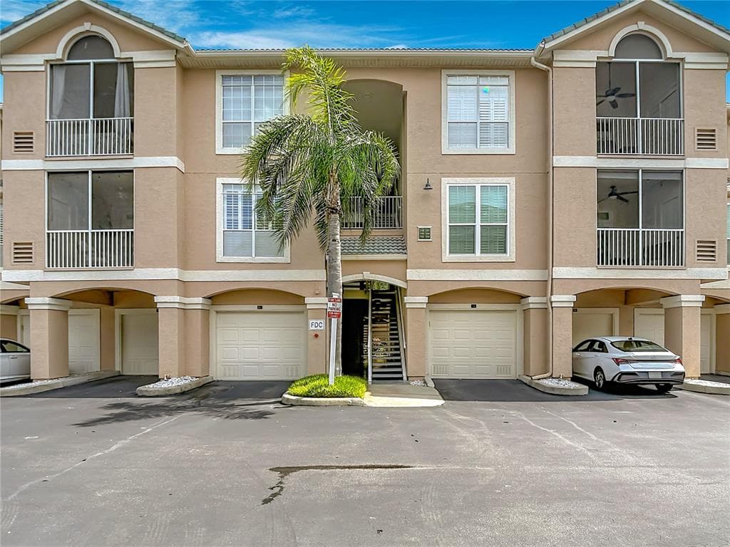 5308 BAY CLUB CIRCLE UNIT 5308 TAMPA, FL 33607