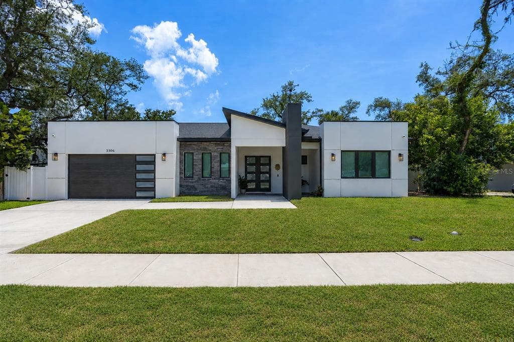 3306 W VAN BUREN DRIVE TAMPA, FL 33611