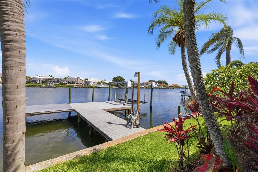 831 CHIPAWAY DRIVE APOLLO BEACH, FL 33572