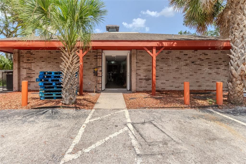 1046 MARTIN L KING JR AVENUE LAKELAND, FL 33805