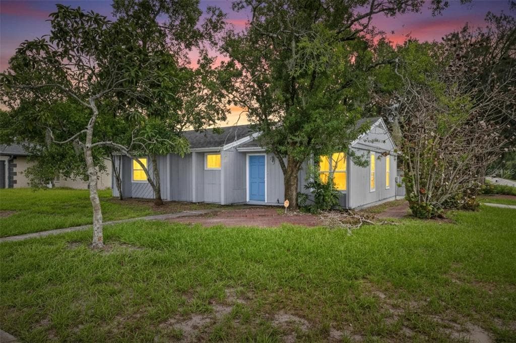 5001 WHITEWAY DRIVE TAMPA, FL 33617