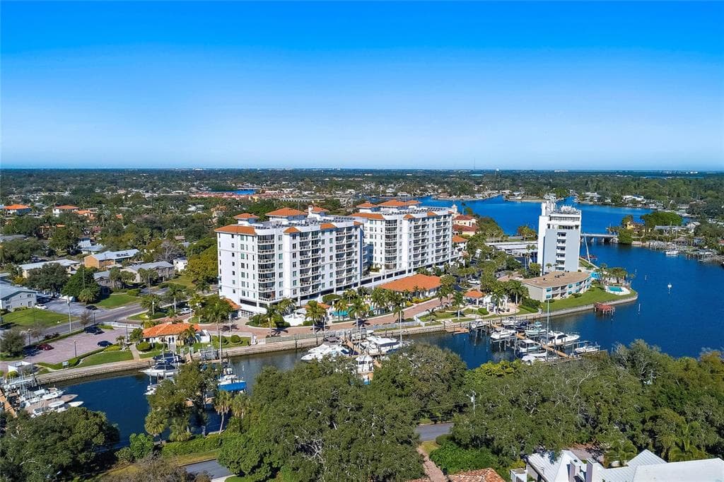 1325 SNELL ISLE BOULEVARD NE UNIT 806 ST PETERSBURG, FL 33704
