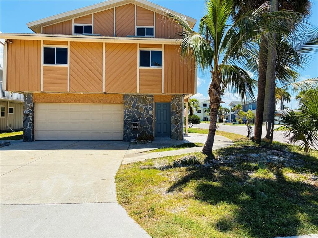 17601 1ST STREET E REDINGTON SHORES, FL 33708