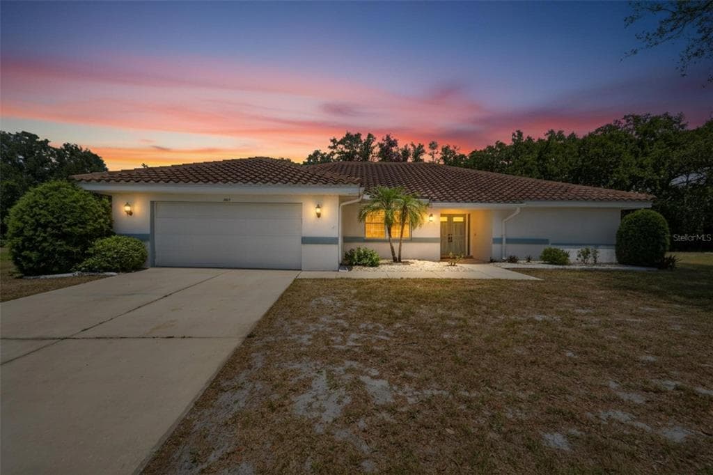 2015 BERRY ROBERTS DRIVE SUN CITY CENTER, FL 33573