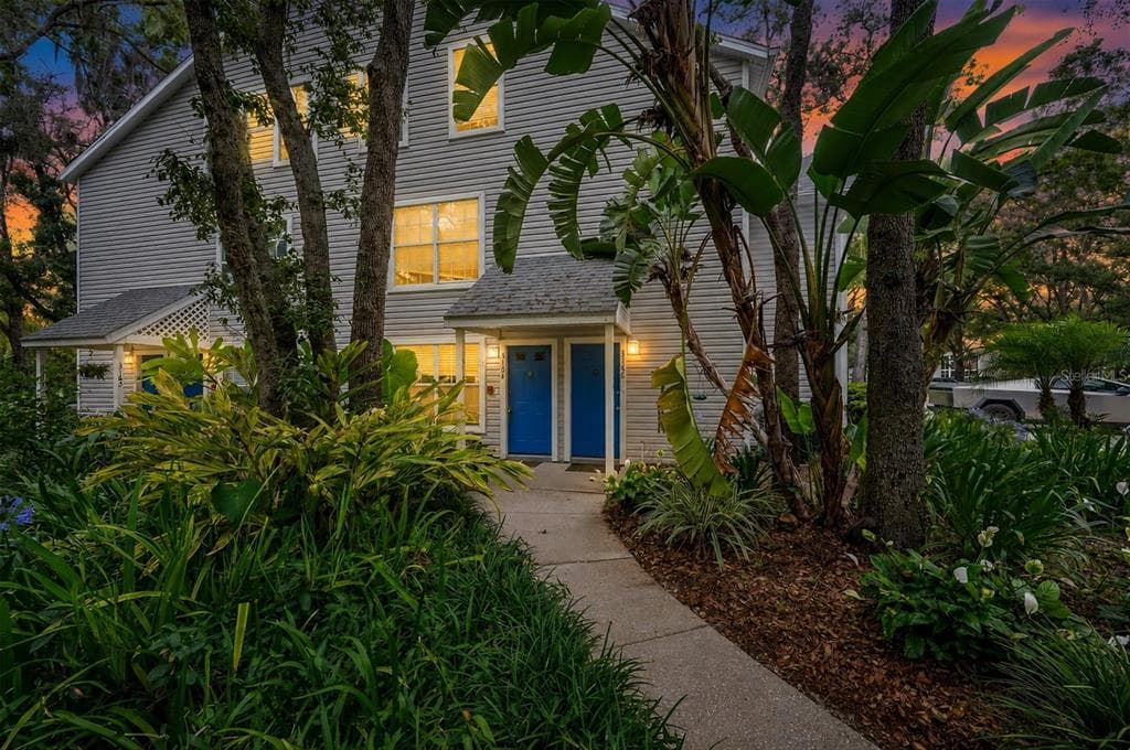 3164 VALLEY OAKS DRIVE UNIT 3164 TAMPA, FL 33618