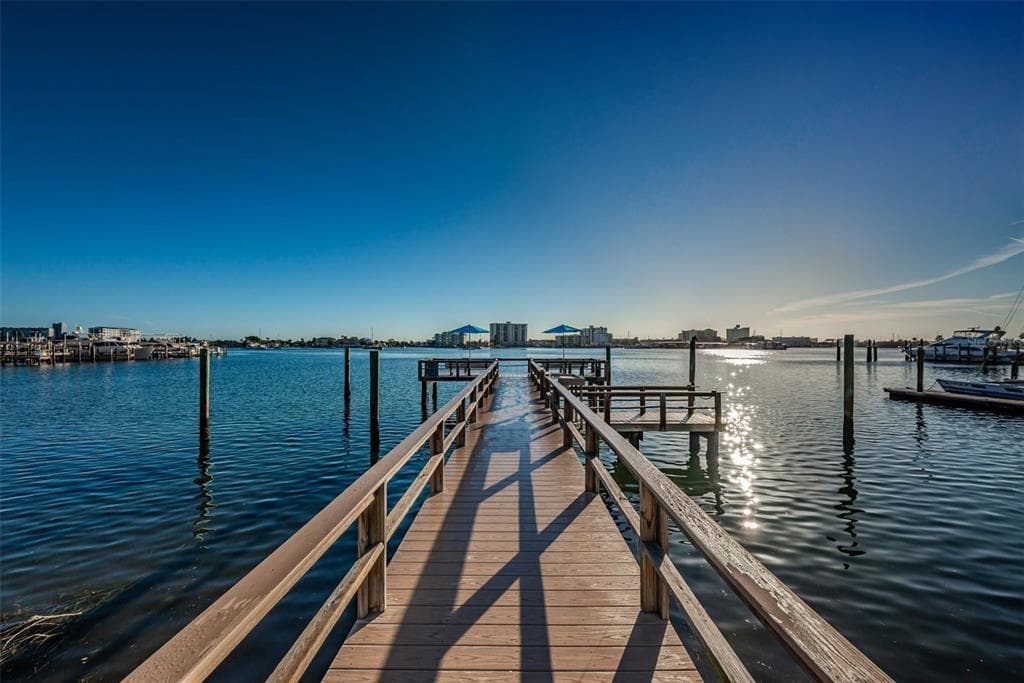 483 E SHORE DRIVE UNIT A4