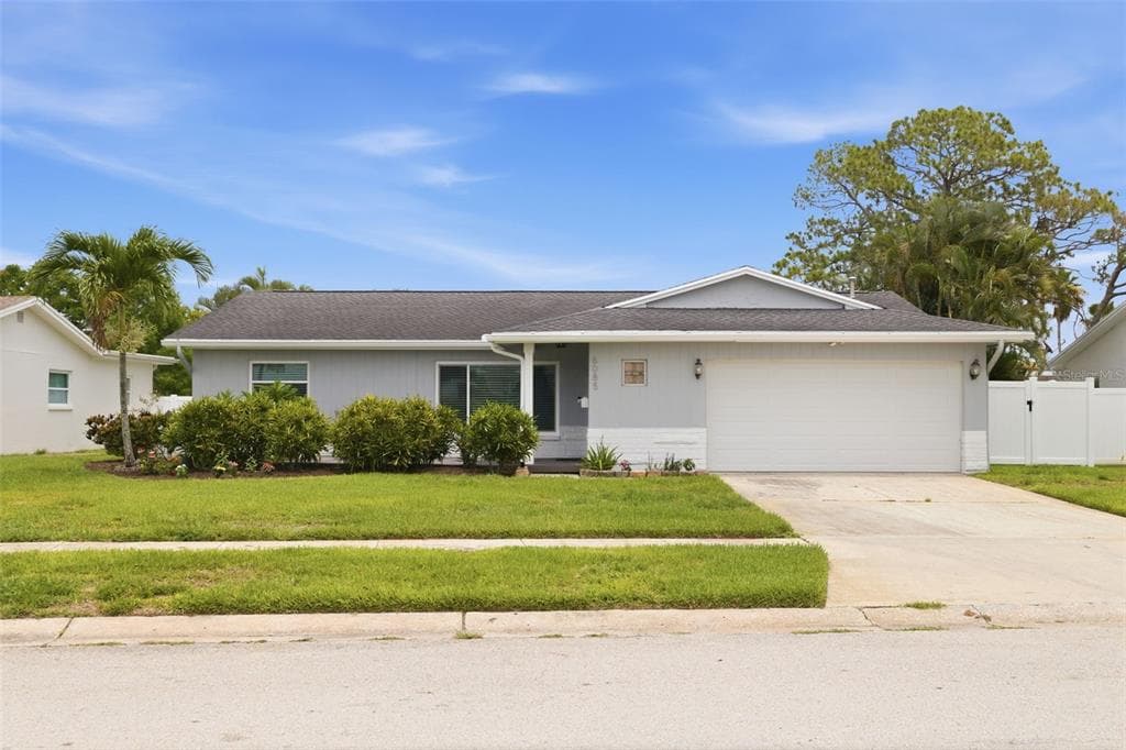 6085 TANGLEWOOD DRIVE NE ST PETERSBURG, FL 33703