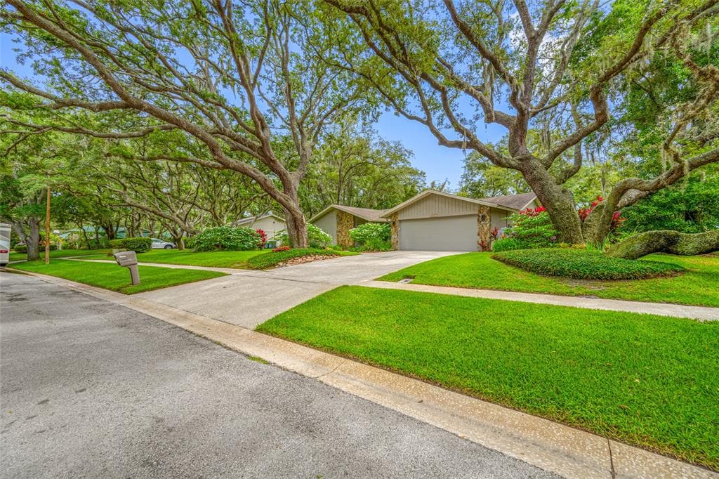2827 PHEASANT RUN CLEARWATER, FL 33759