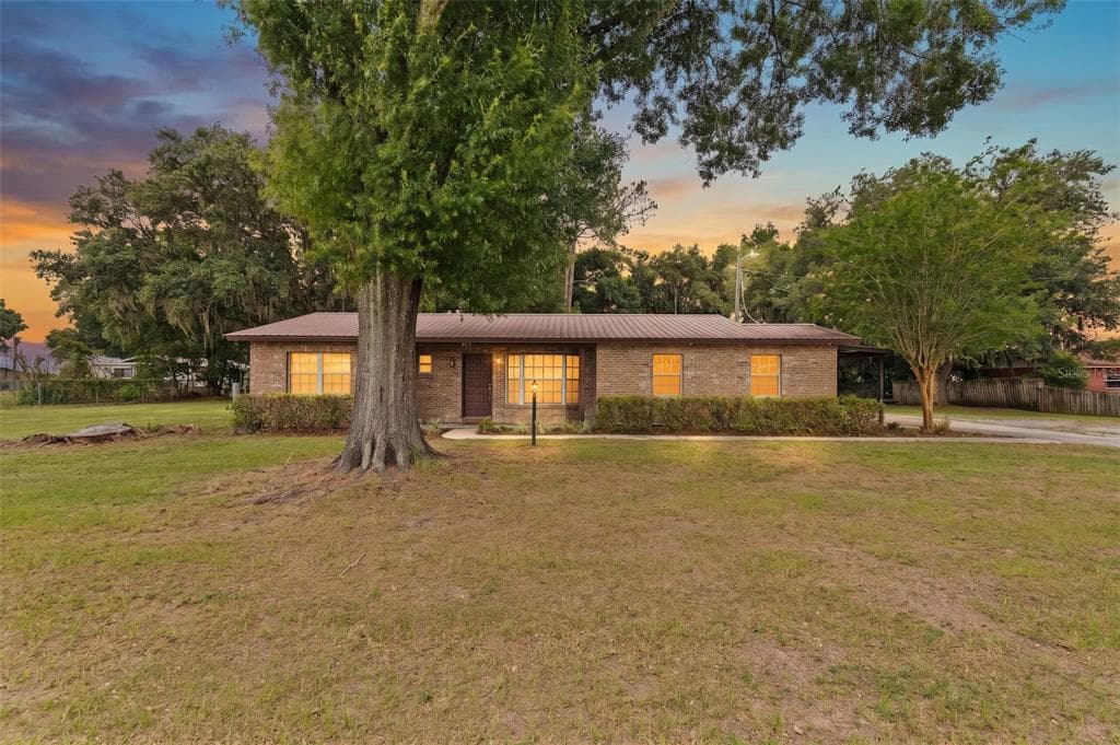 2803 E TRAPNELL ROAD PLANT CITY, FL 33566