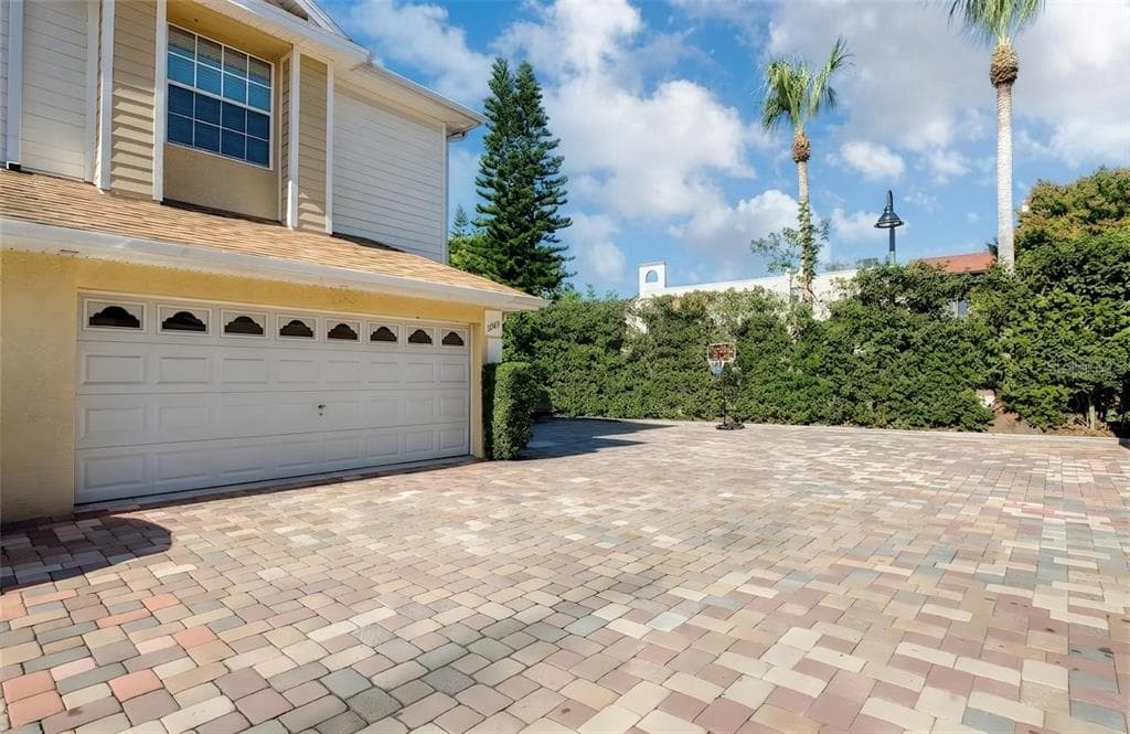 2982 ESTANCIA PLACE CLEARWATER, FL 33761