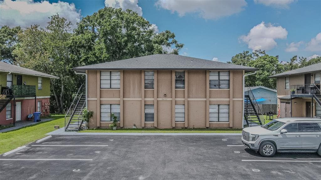 8432 CAMDEN STREET UNIT A TAMPA, FL 33614