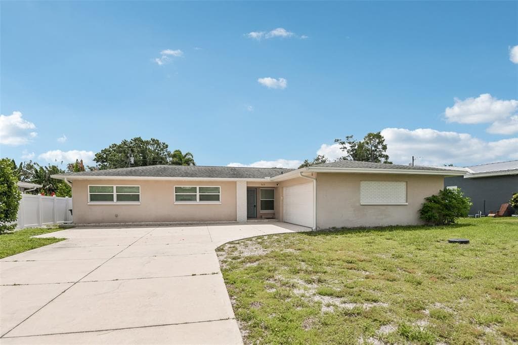 563 EASTVIEW ROAD LARGO, FL 33770