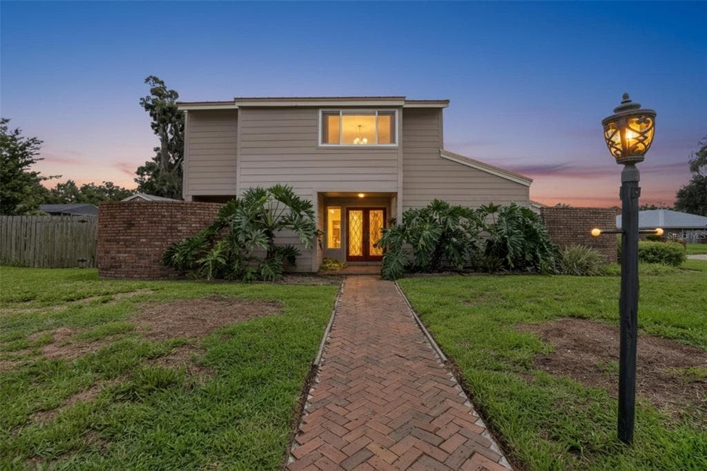1615 TEAKWOOD DRIVE PLANT CITY, FL 33563