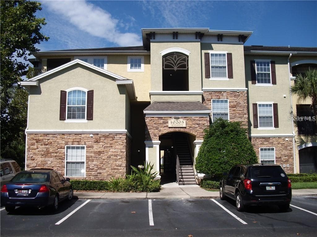 10205 COURTNEY PALMS BOULEVARD UNIT 303 TAMPA, FL 33619
