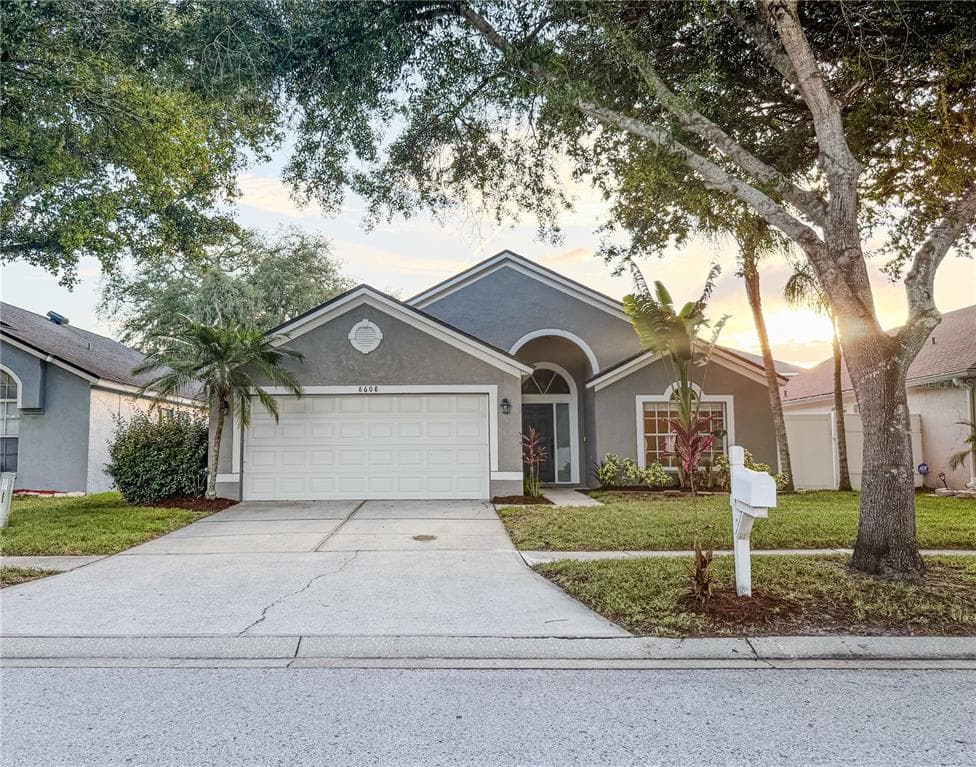 8608 FAWN CREEK DRIVE TAMPA, FL 33626