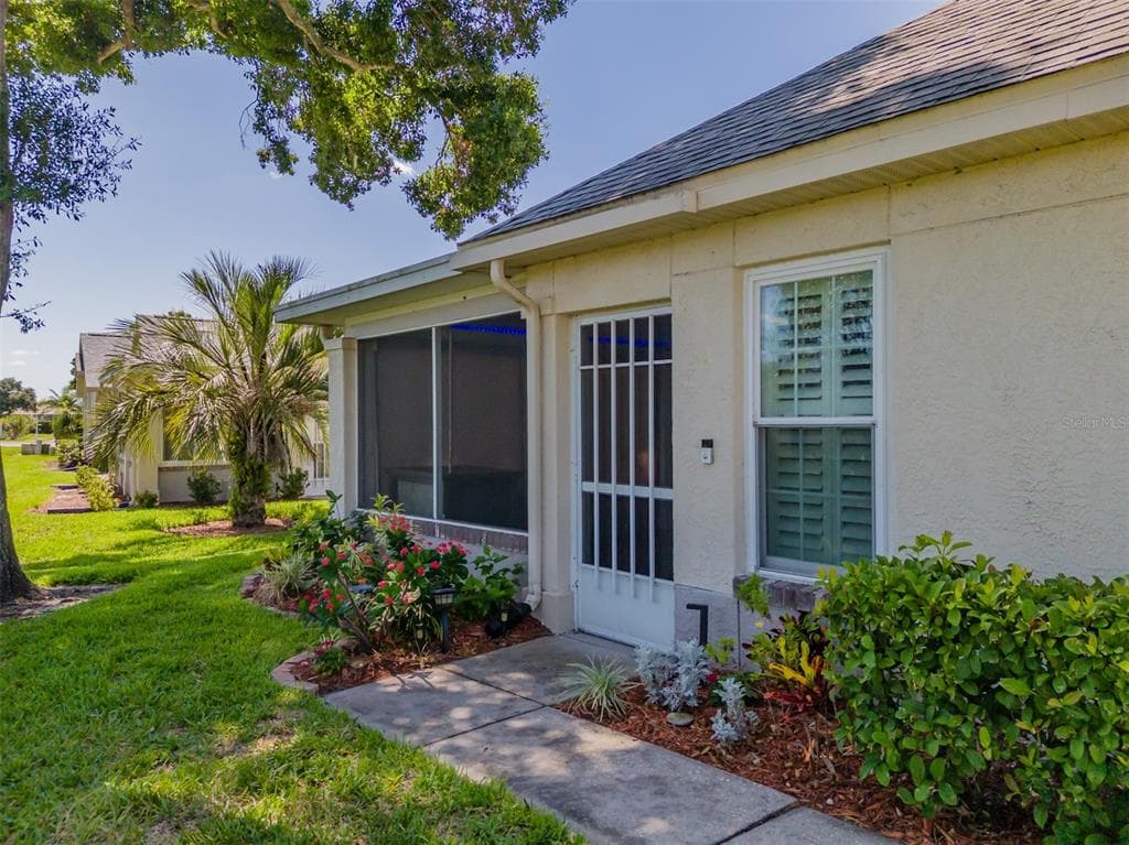 911 GOLFVIEW WOODS DRIVE