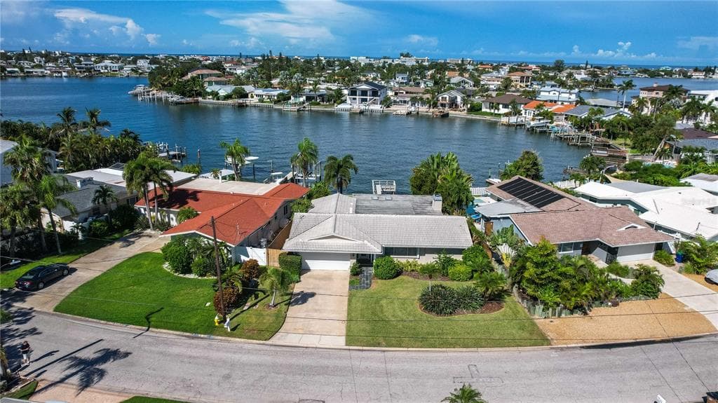 513 HARBOR DRIVE N