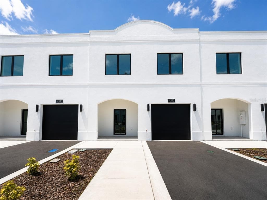 4347 CAMBIO GARDENS COURT TAMPA, FL 33610