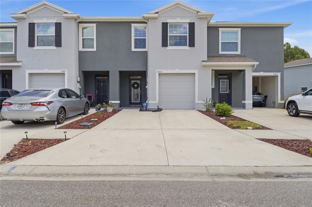 32825 PEZ LANDING LANE WESLEY CHAPEL, FL 33543