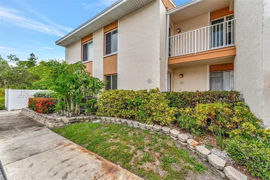9940 7TH WAY N UNIT 101 ST PETERSBURG, FL 33702