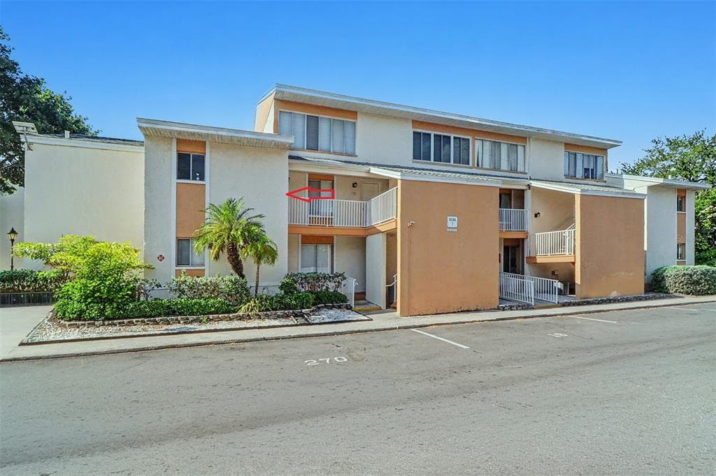 592 100TH AVENUE N UNIT 201 ST PETERSBURG, FL 33702