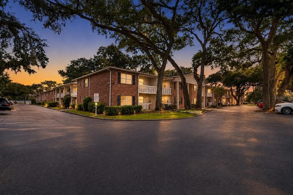 2500 LEE ROAD UNIT 104 WINTER PARK, FL 32789