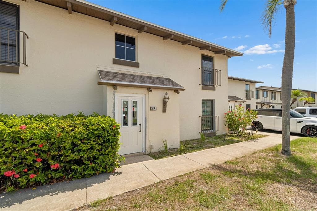 552 PLAZA SEVILLE COURT UNIT 97 TREASURE ISLAND, FL 33706
