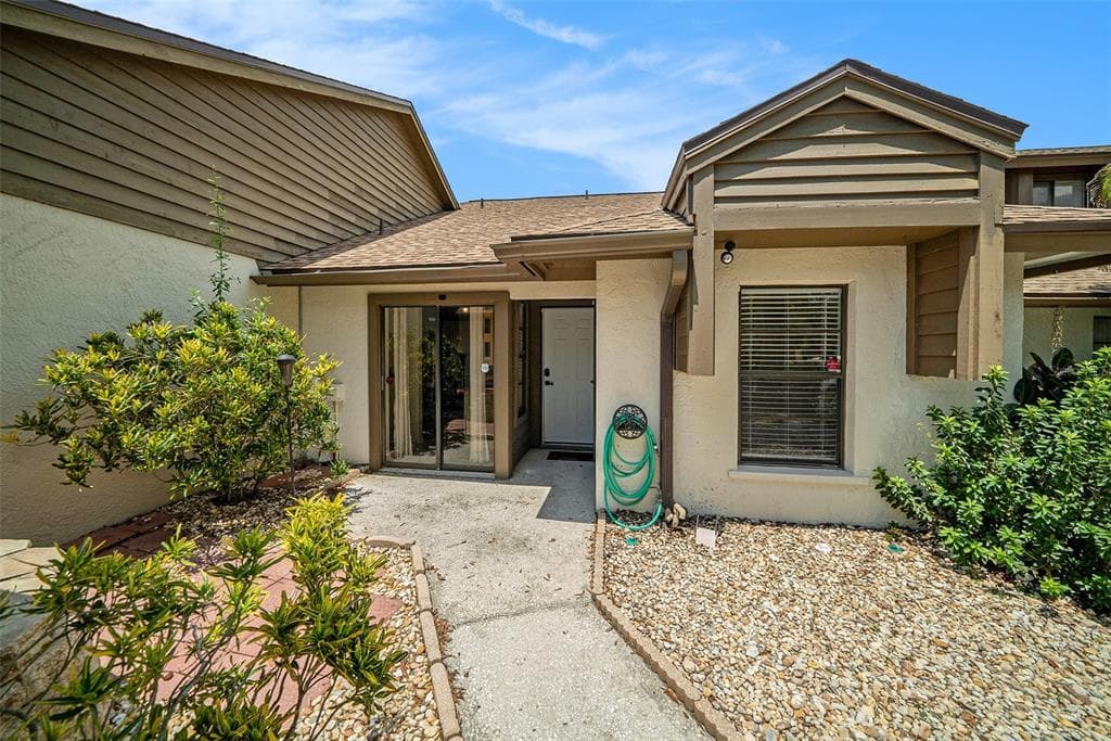 1923 BAYSHORE COURT SAFETY HARBOR, FL 34695