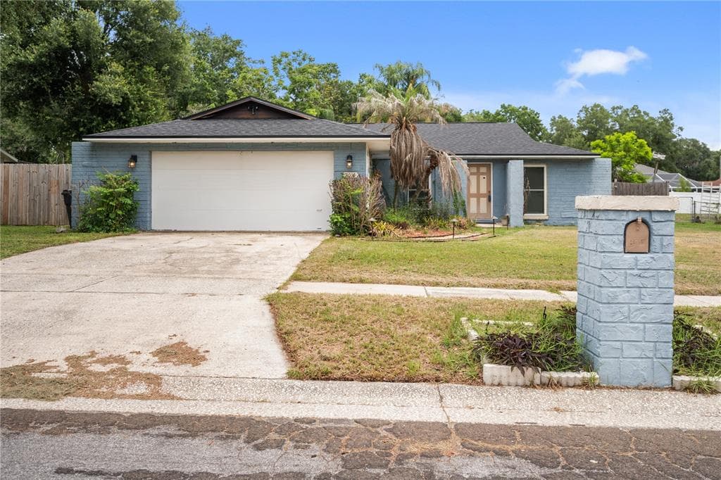 2015 RONALD CIRCLE SEFFNER, FL 33584