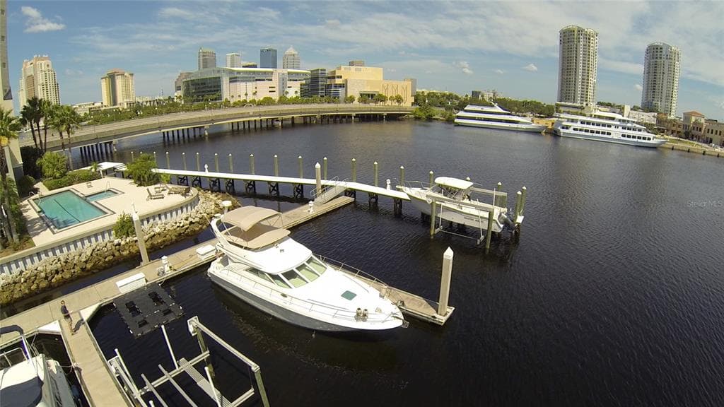 600 GARRISON COVE LANE UNIT 1 TAMPA, FL 33602