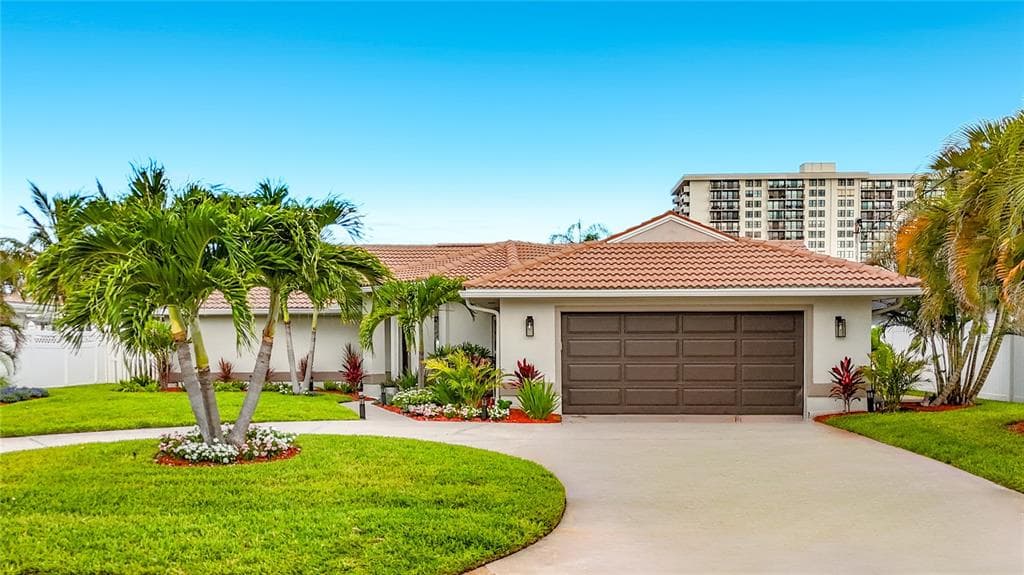 324 LEEWARD ISLAND CLEARWATER BEACH, FL 33767
