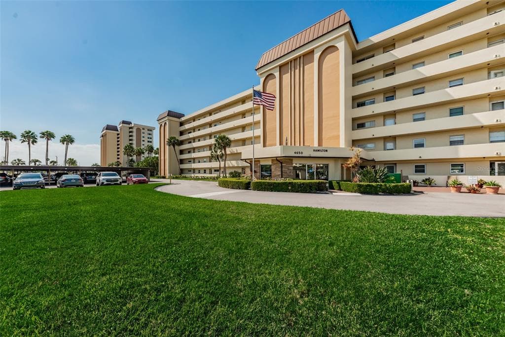 4650 COVE CIRCLE UNIT 105 ST PETERSBURG, FL 33708