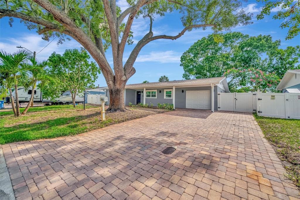 7454 LOCUST STREET NE ST PETERSBURG, FL 33702
