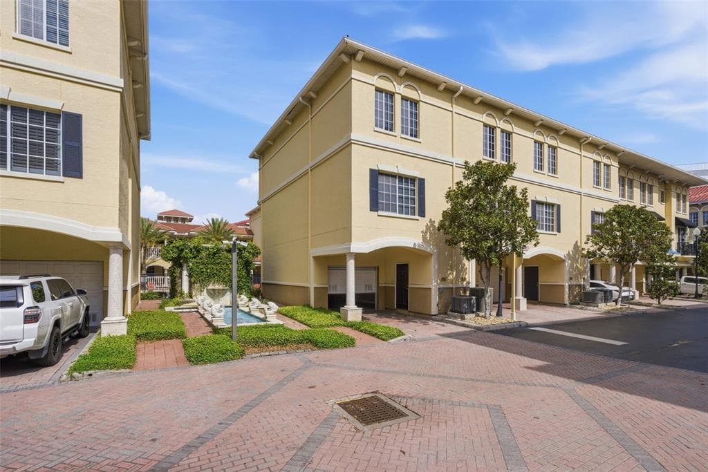113 GRAND BEACH PLACE TAMPA, FL 33609