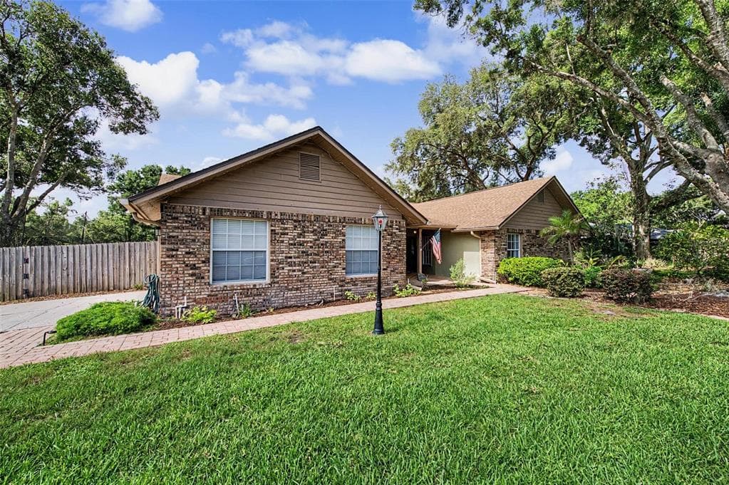 3916 BROOMSEDGE LANE VALRICO, FL 33596