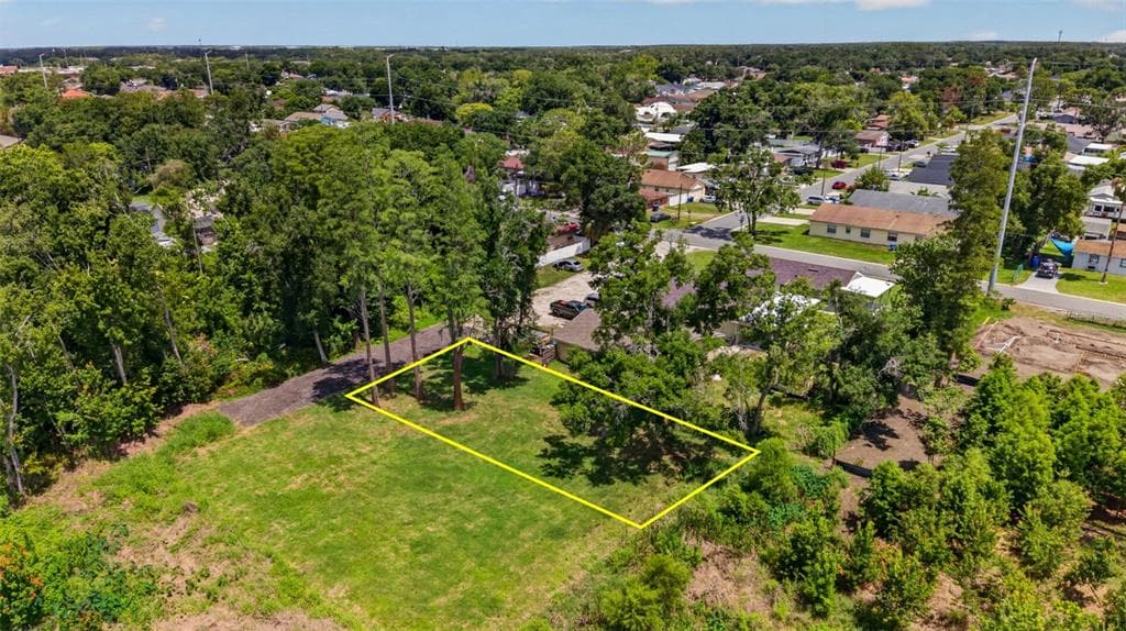 6817 N BLOSSOM AVENUE TAMPA, FL 33614