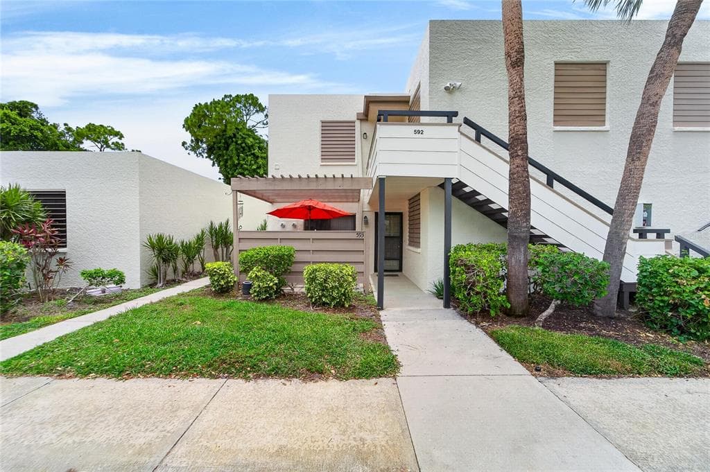 593 LAKESIDE DRIVE UNIT 593