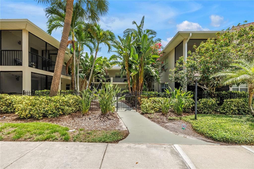 555 3RD STREET N UNIT 13 ST PETERSBURG, FL 33701