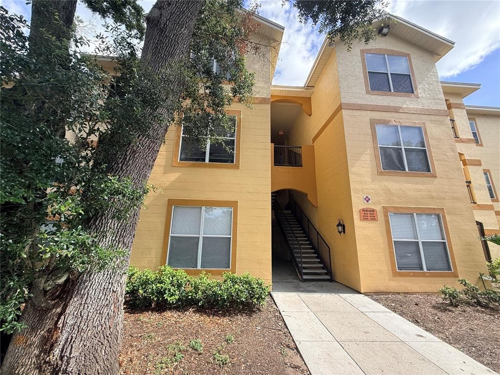 5618 PINNACLE HEIGHTS CIRCLE UNIT 305 TAMPA, FL 33624