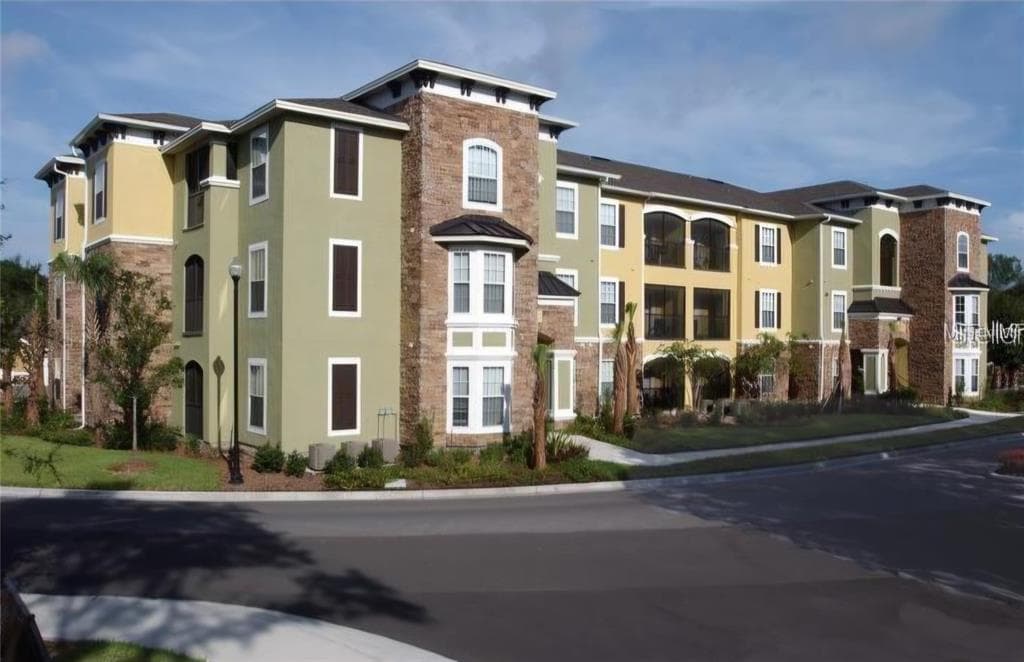 10211 COURTNEY PALMS BOULEVARD UNIT 304 TAMPA, FL 33619