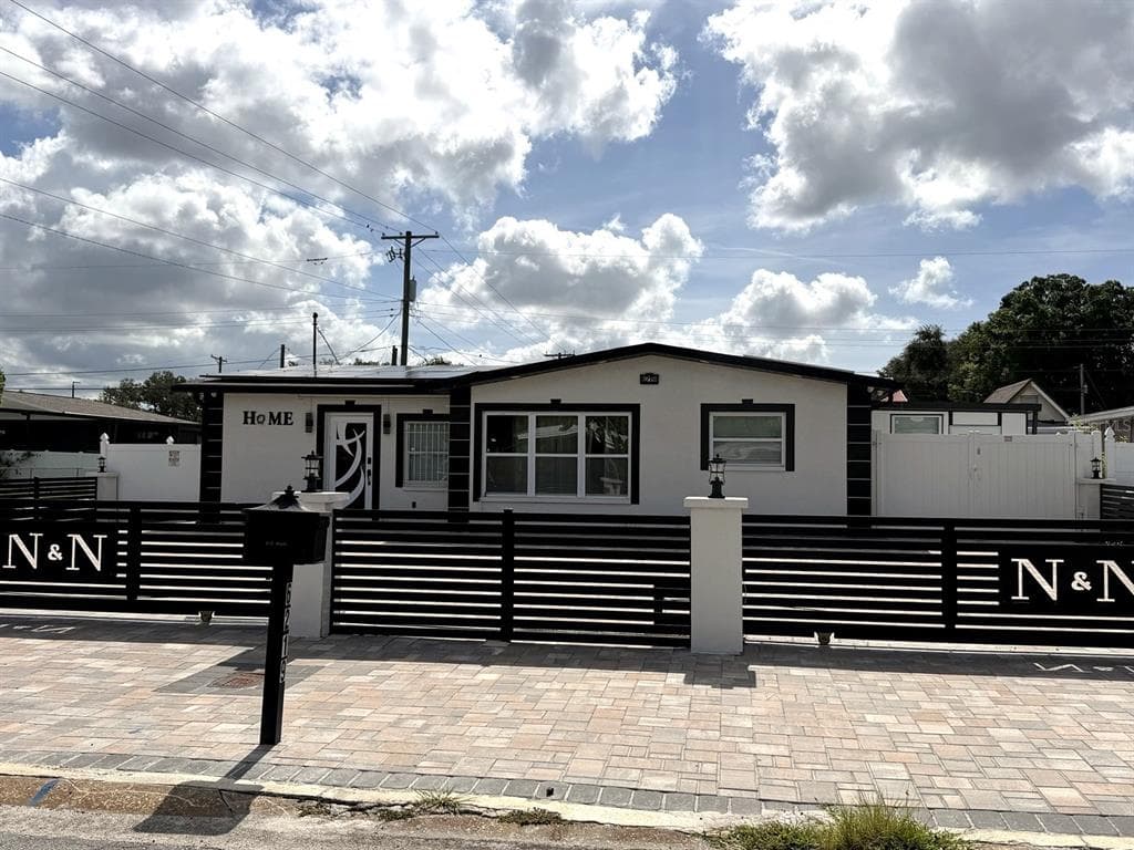 6219 BLOSSOM AVENUE TAMPA, FL 33614