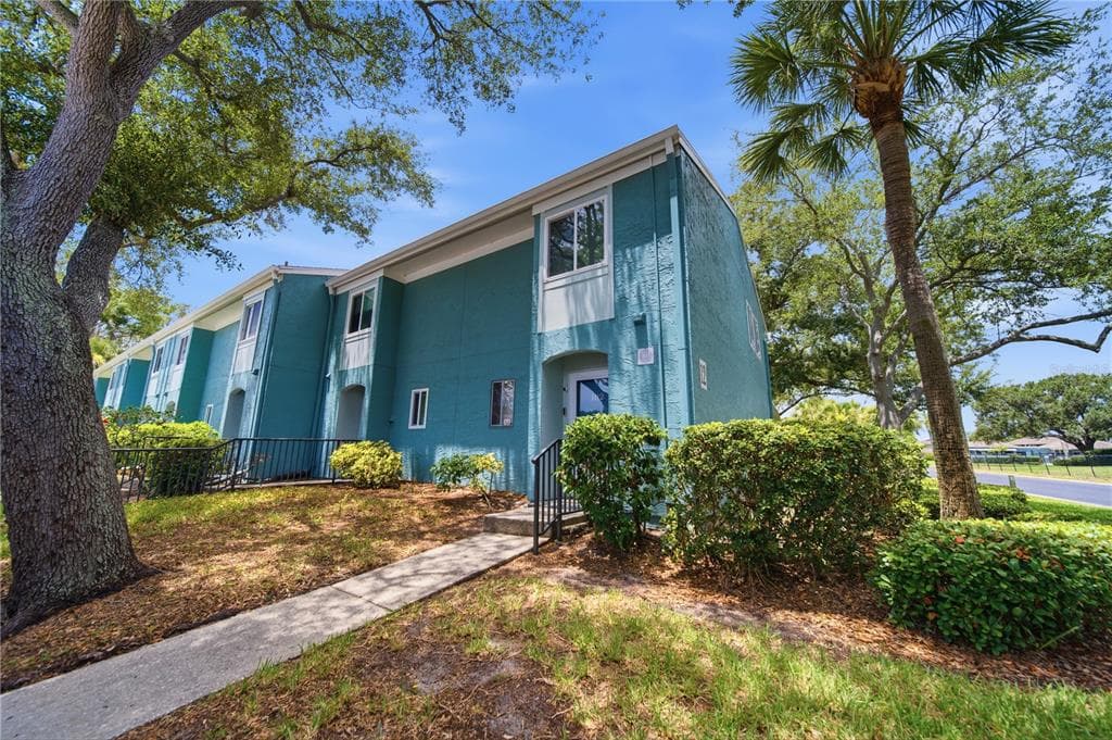 182 115TH AVENUE N UNIT 182 ST PETERSBURG, FL 33716