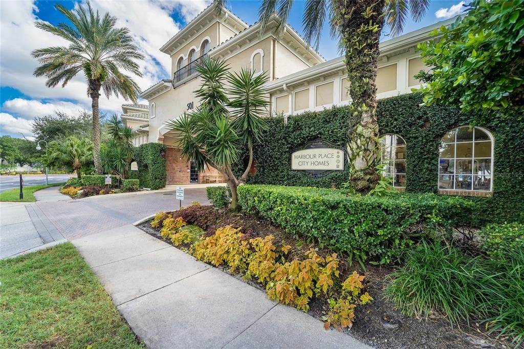 501 KNIGHTS RUN AVENUE UNIT 5102 TAMPA, FL 33602