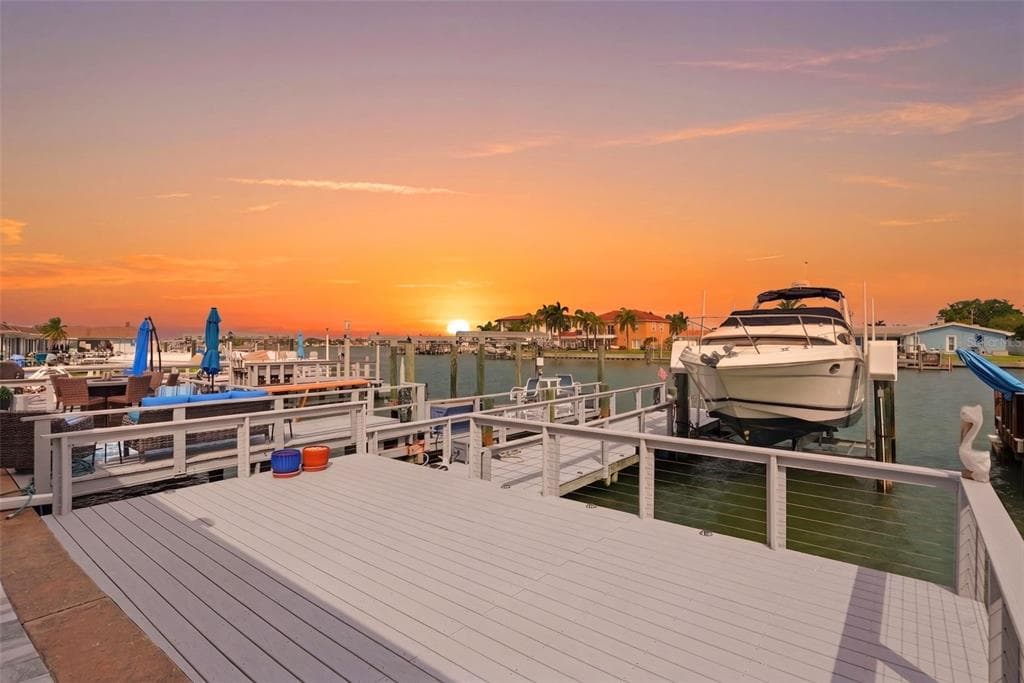 573 BOCA CIEGA POINT BOULEVARD N ST PETERSBURG, FL 33708
