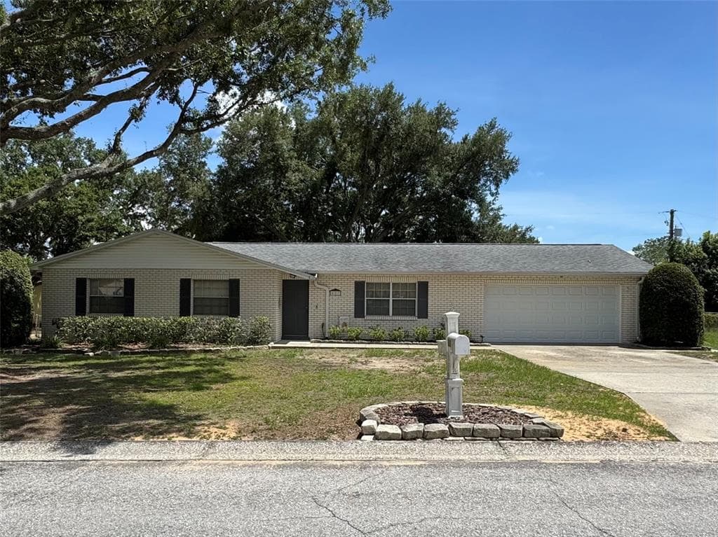 827 STRAWBERRY LANE BRANDON, FL 33511