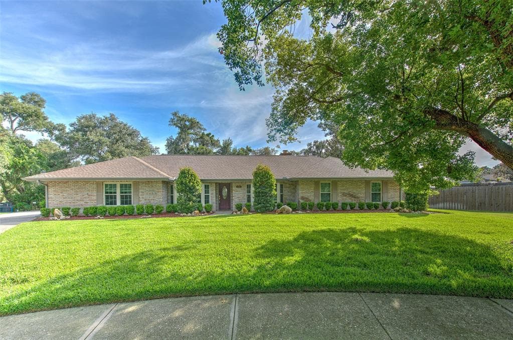 2102 WHITLOCK PLACE DOVER, FL 33527