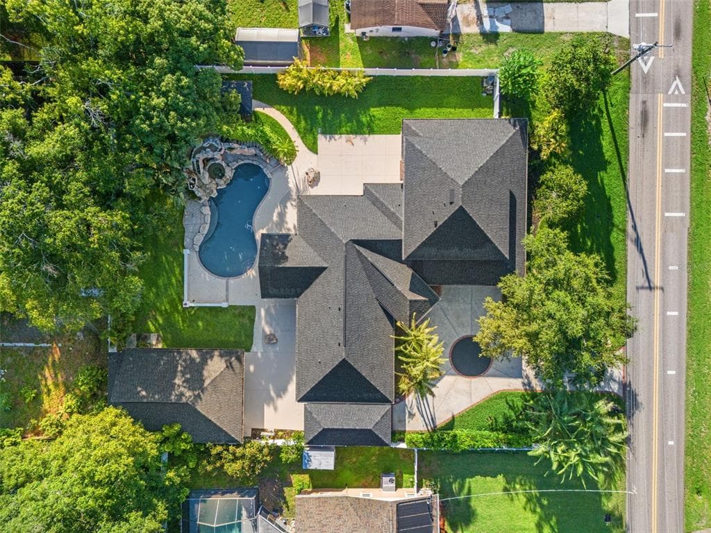 2521 LAKE ELLEN DRIVE TAMPA, FL 33618