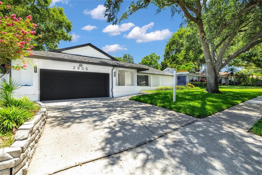 2905 BLUFFS DRIVE LARGO, FL 33770
