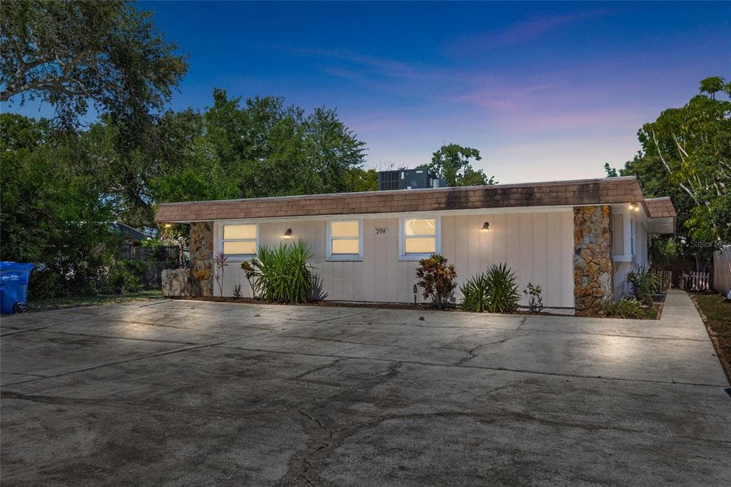 208 JODY COURT LARGO, FL 33771