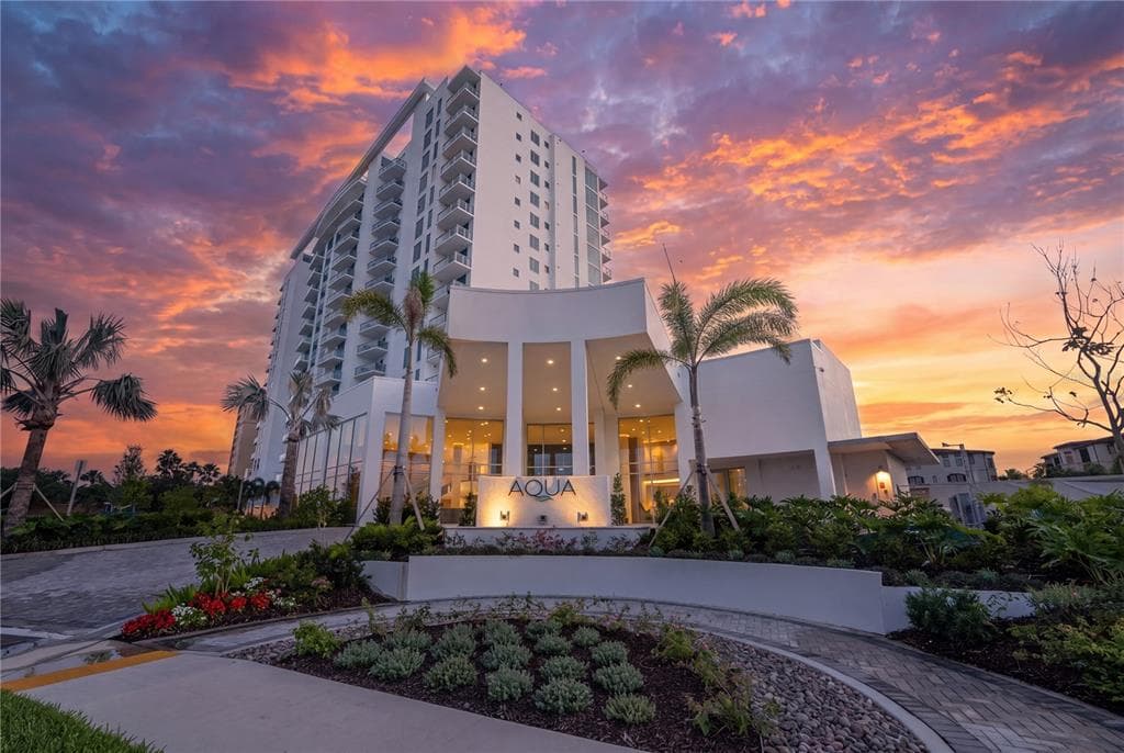 5713 BOWEN DANIEL DR. UNIT 1004 TAMPA, FL 33616